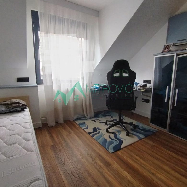 Četvorosoban stan na prodaju, Centar, Novi Sad, 119m², 349.325 €