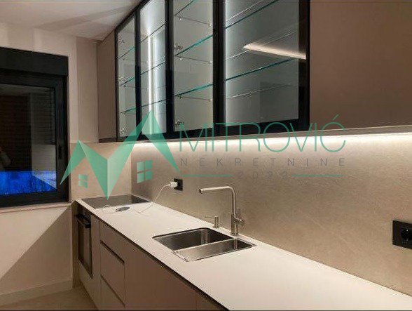stanovi-4-re-centar-ns-1003017-wdg8p Četvorosoban stan na prodaju, Centar, Novi Sad, 119m², 349.325 €