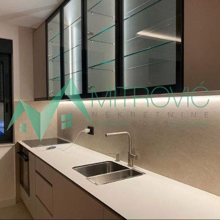 Četvorosoban stan na prodaju, Centar, Novi Sad, 119m², 349.325 €