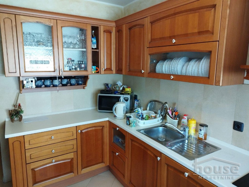 stanovi-4-re-grbavica-1064050-emyrb Četvorosoban stan na prodaju, Grbavica, Novi Sad, 115m², 2. sprat, 291.000 €