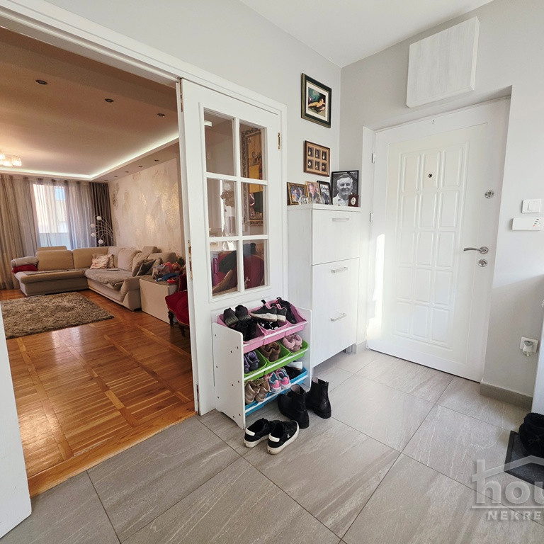 Četvorosoban stan na prodaju, Grbavica, Novi Sad, 116m², 324.800 €