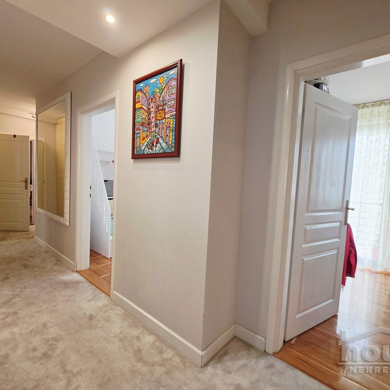 Četvorosoban stan na prodaju, Grbavica, Novi Sad, 116m², 324.800 €