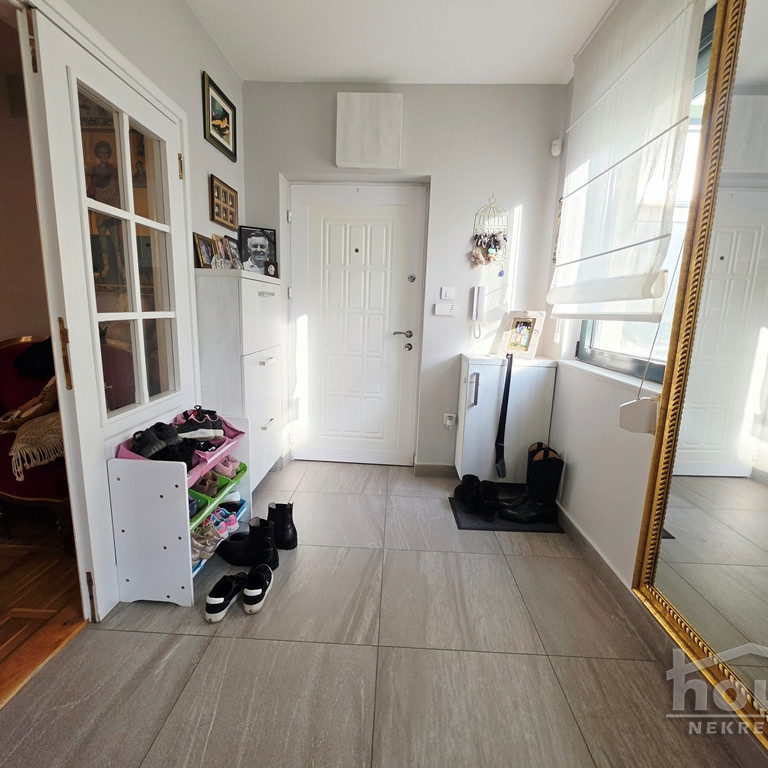 Četvorosoban stan na prodaju, Grbavica, Novi Sad, 116m², 324.800 €