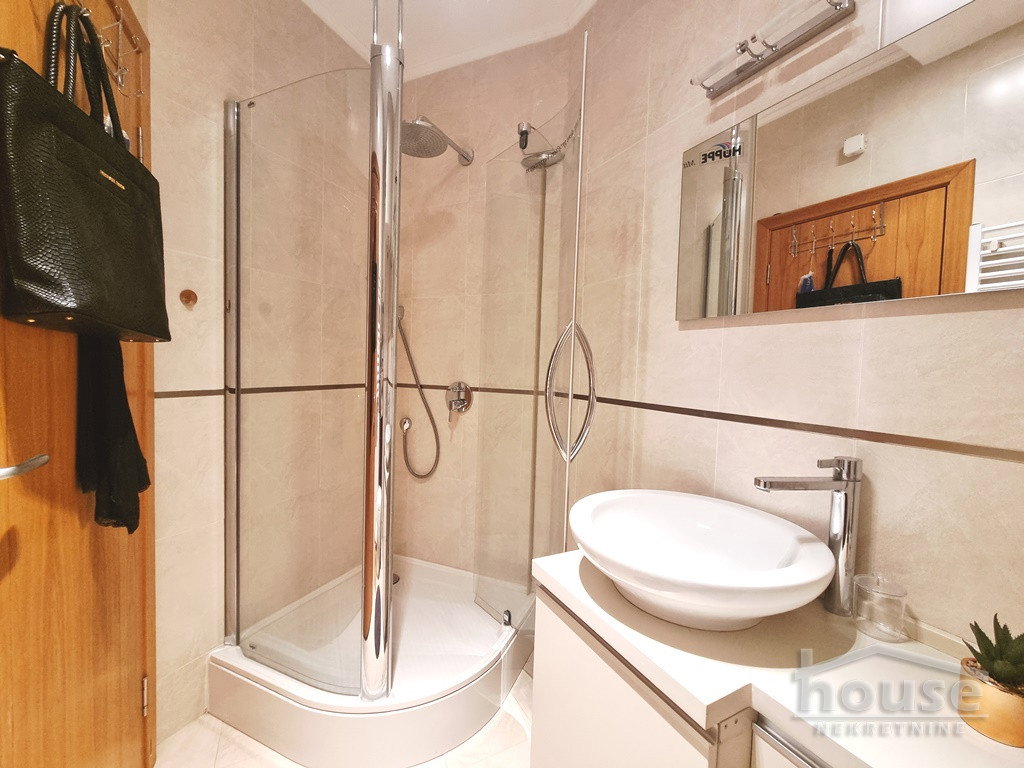 stanovi-4-re-grbavica-1102222-tksno Četvorosoban stan na prodaju, Grbavica, Novi Sad, 99m², 310.000 €