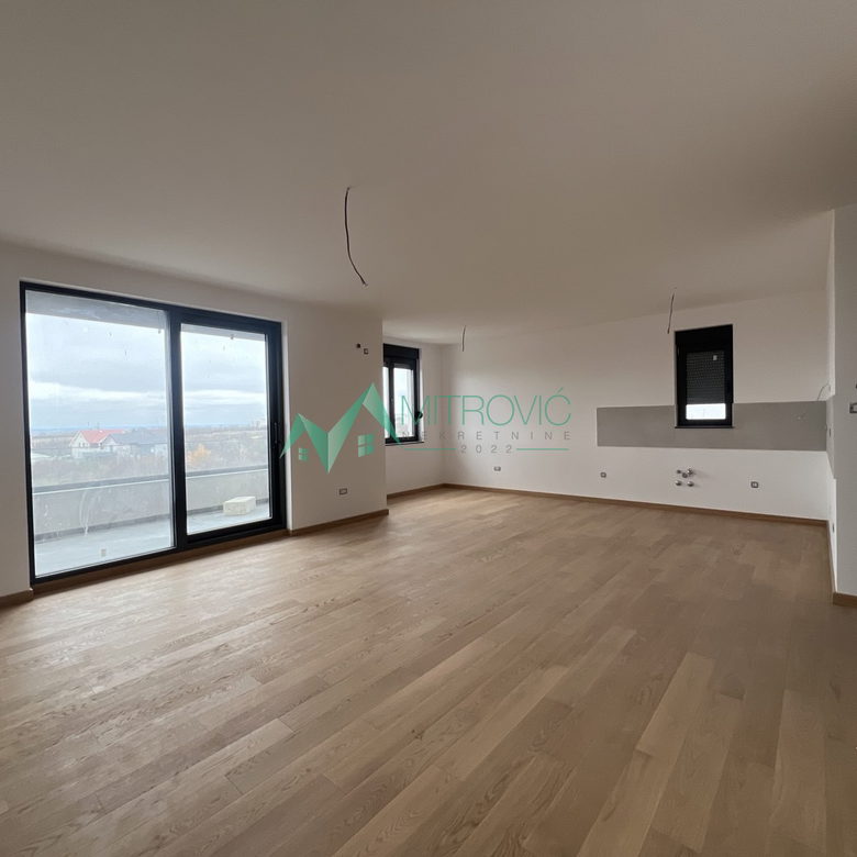 Četvorosoban stan na prodaju, Sremska Kamenica, Novi Sad, 111m², 321.500 €