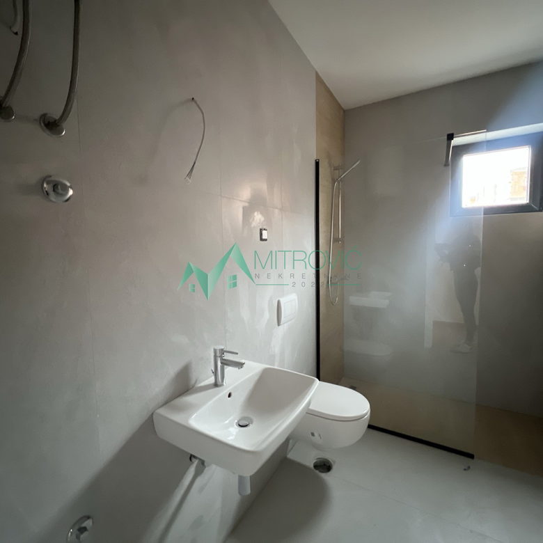 Četvorosoban stan na prodaju, Sremska Kamenica, Novi Sad, 111m², 321.500 €