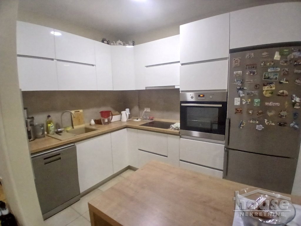Četvorosoban stan na prodaju, Nova Detelinara, Novi Sad, 92m², 2. sprat, 273.000 €