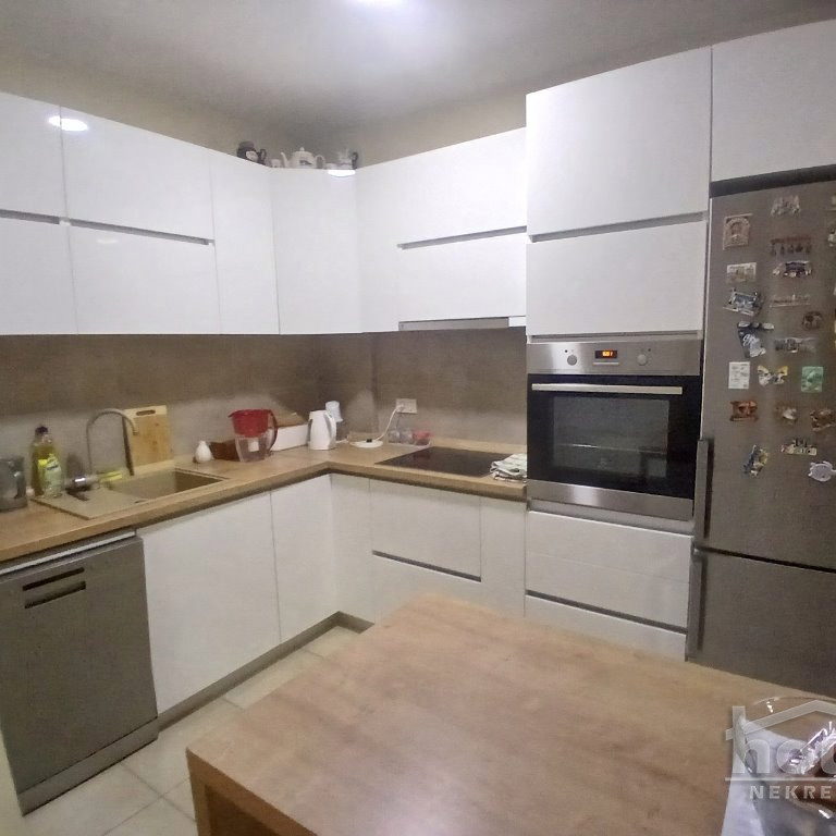 Četvorosoban stan na prodaju, Nova Detelinara, Novi Sad, 92m², 2. sprat, 273.000 €