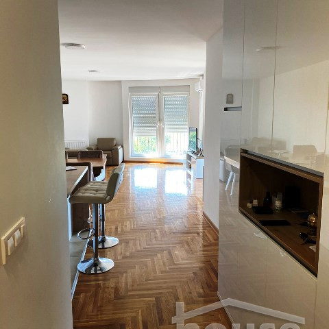 Četvorosoban stan na prodaju, Nova Detelinara, Novi Sad, 92m², 2. sprat, 273.000 €