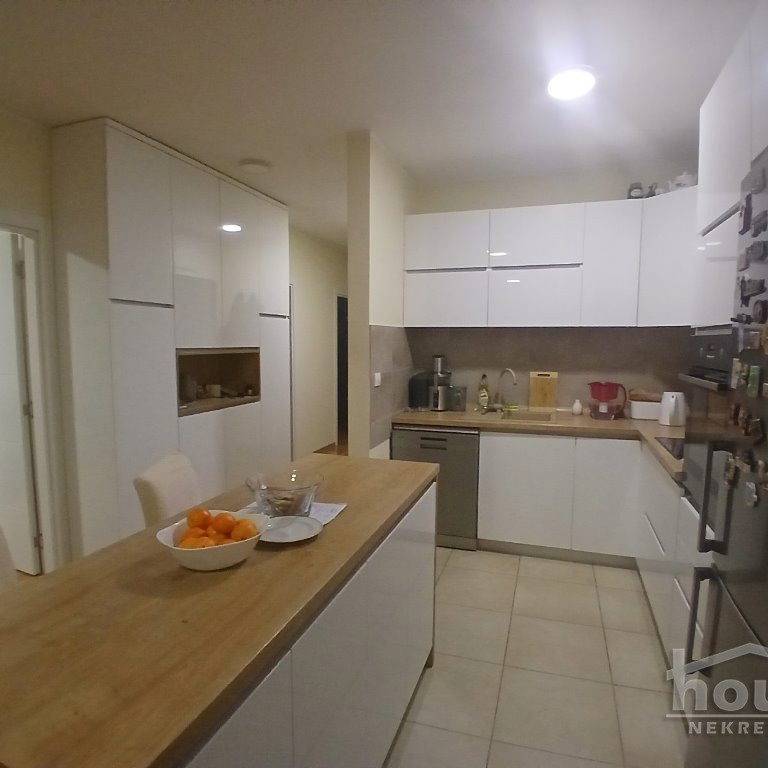 Četvorosoban stan na prodaju, Nova Detelinara, Novi Sad, 92m², 2. sprat, 273.000 €