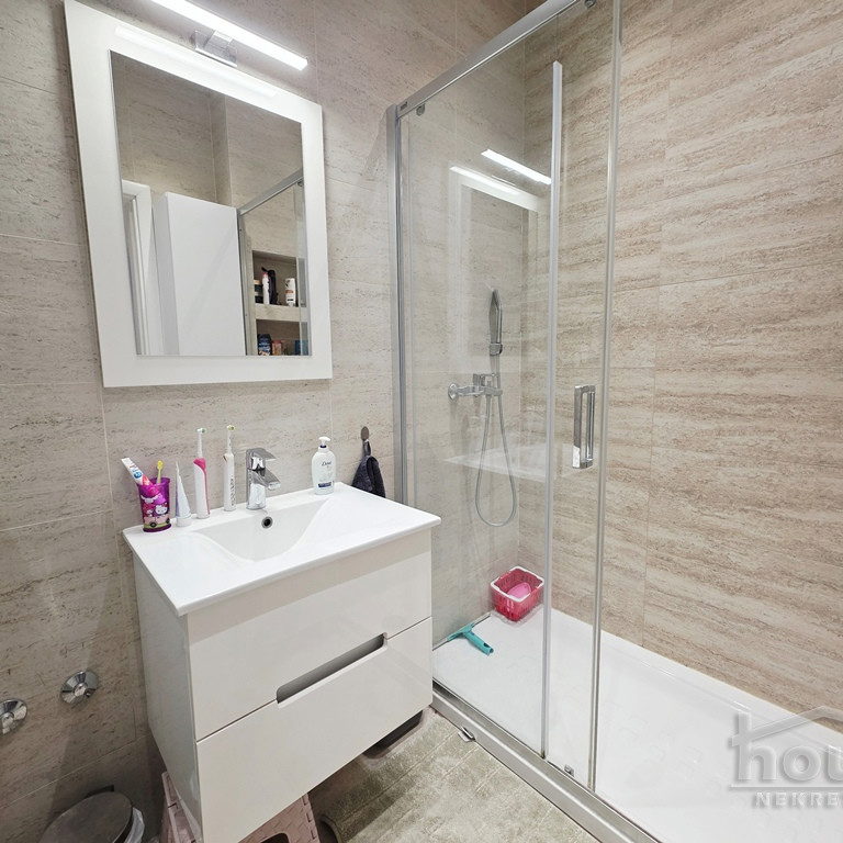 Četvorosoban stan na prodaju, Nova Detelinara, Novi Sad, 97m², 303.800 €