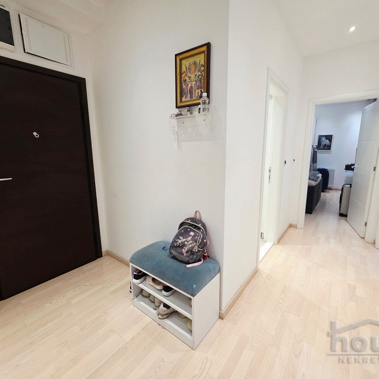 Četvorosoban stan na prodaju, Nova Detelinara, Novi Sad, 97m², 303.800 €