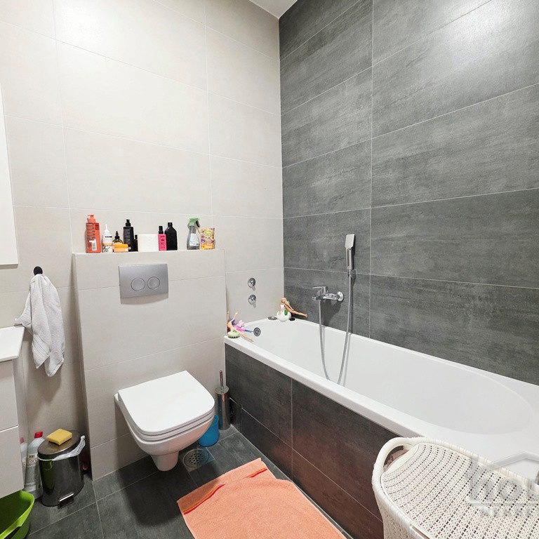 Četvorosoban stan na prodaju, Nova Detelinara, Novi Sad, 97m², 303.800 €