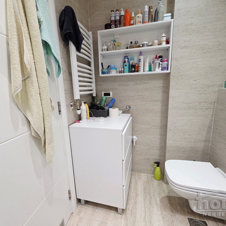 Četvorosoban stan na prodaju, Nova Detelinara, Novi Sad, 97m², 303.800 €