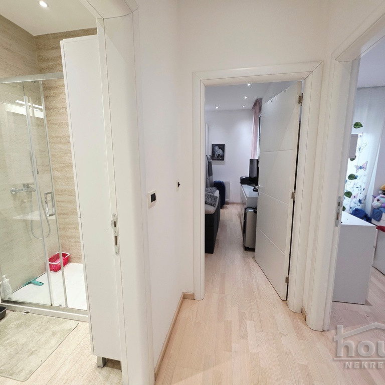 Četvorosoban stan na prodaju, Nova Detelinara, Novi Sad, 97m², 303.800 €