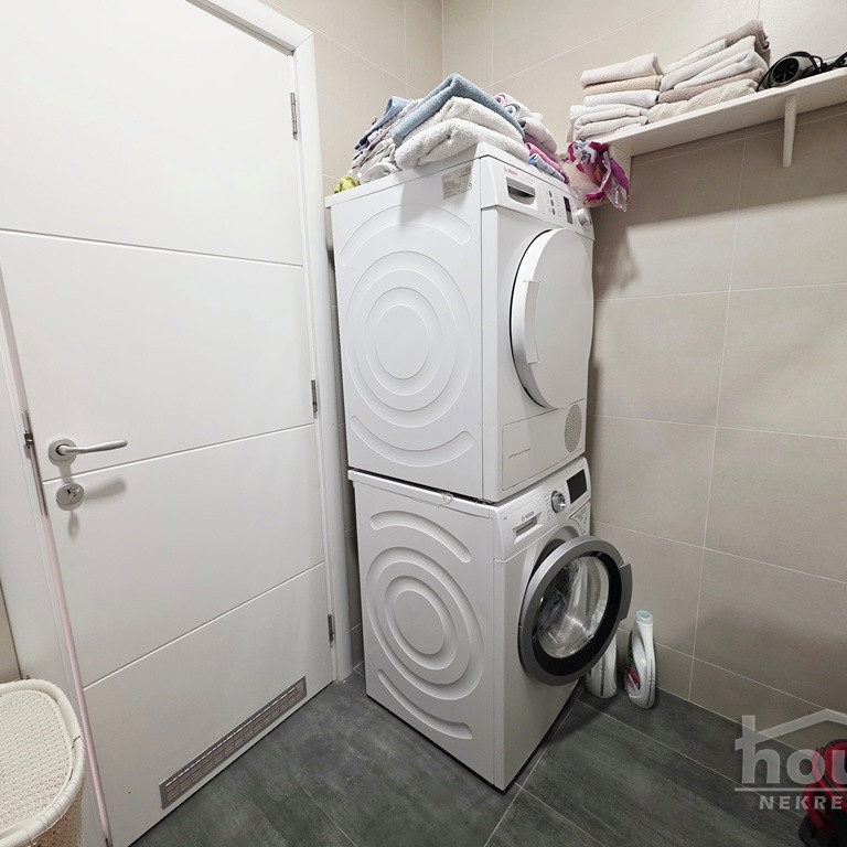 Četvorosoban stan na prodaju, Nova Detelinara, Novi Sad, 97m², 303.800 €