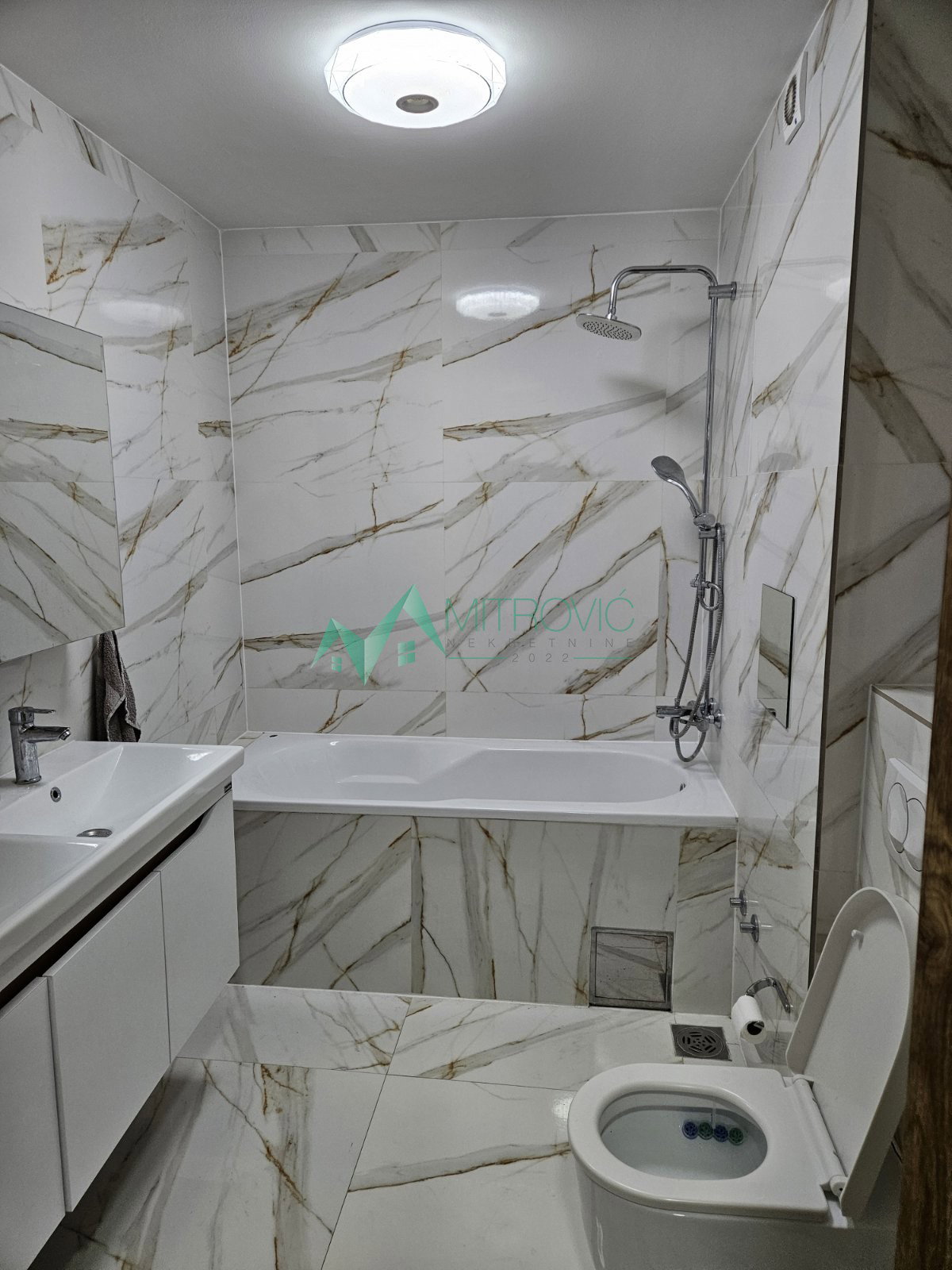 Četvorosoban stan na prodaju, Sajmište, Novi Sad, 96m², 247.200 €