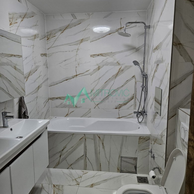 Četvorosoban stan na prodaju, Sajmište, Novi Sad, 96m², 247.200 €