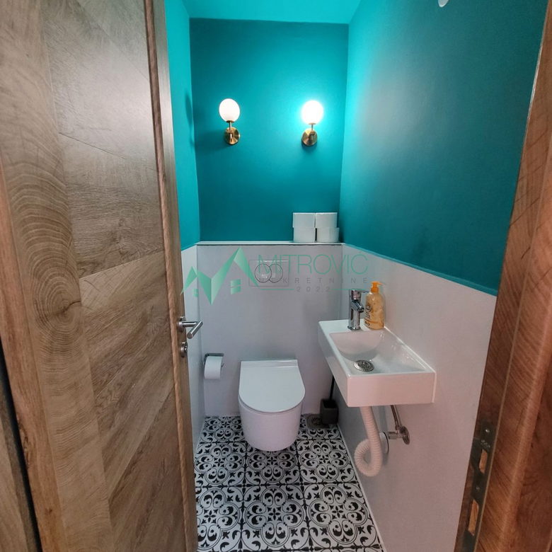Četvorosoban stan na prodaju, Sajmište, Novi Sad, 96m², 247.200 €