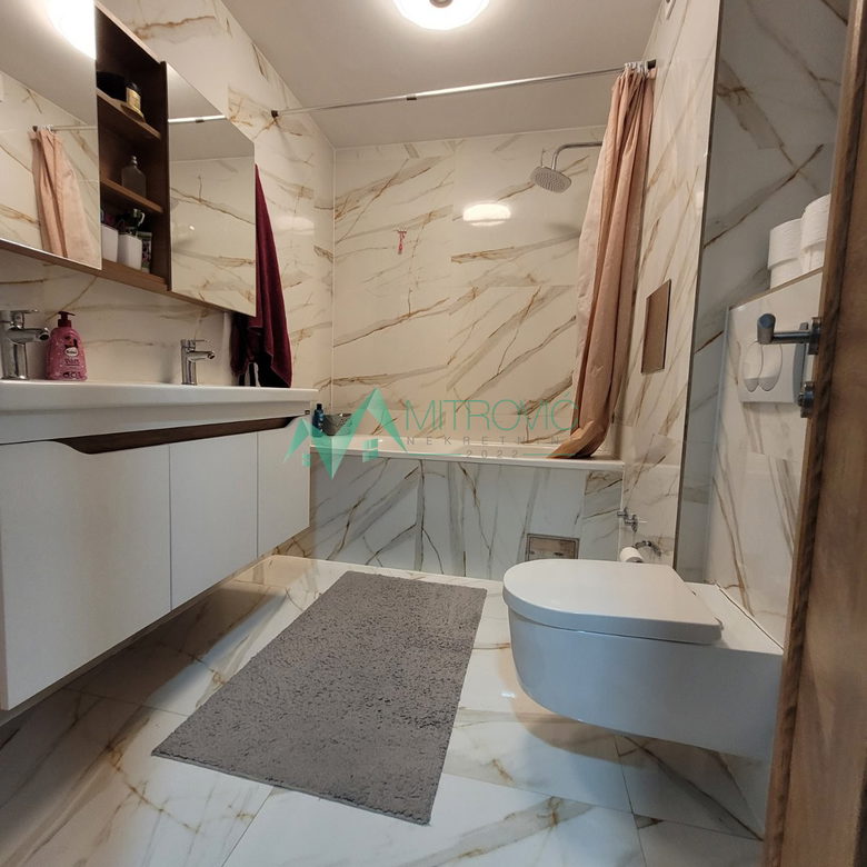 Četvorosoban stan na prodaju, Sajmište, Novi Sad, 96m², 247.200 €
