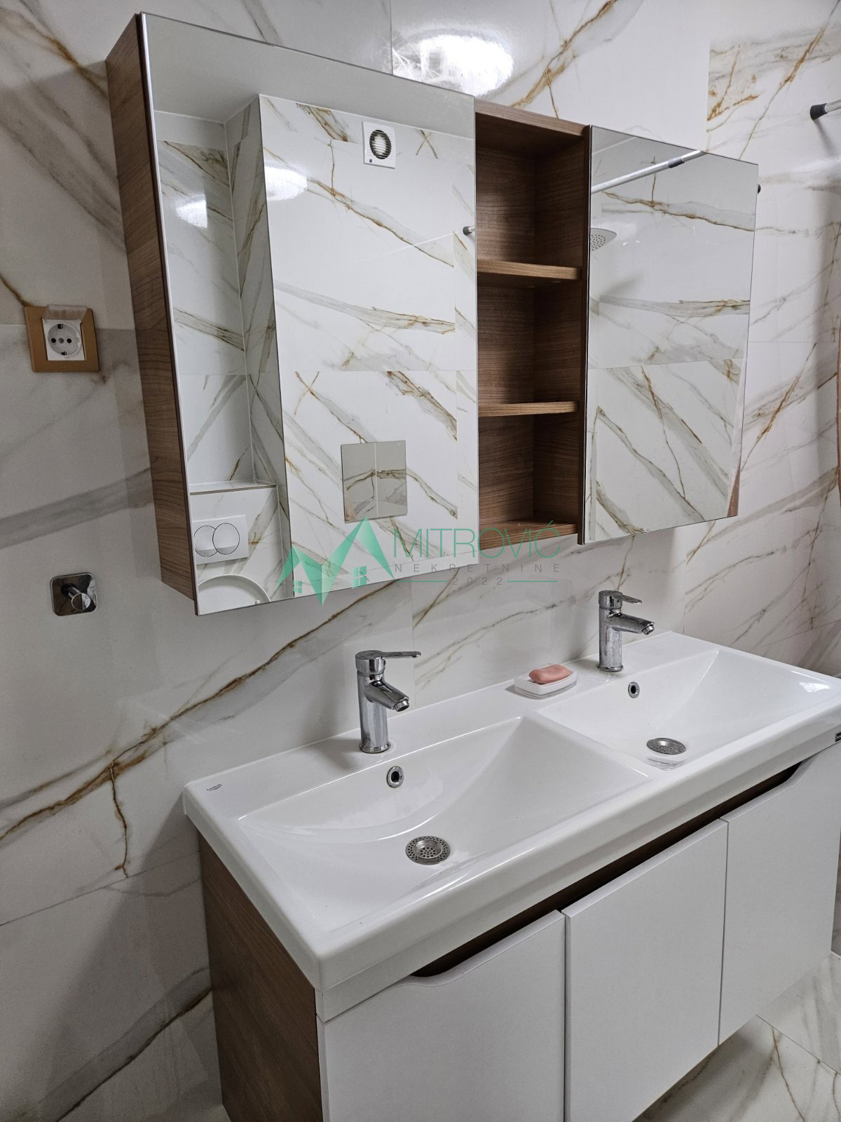 Četvorosoban stan na prodaju, Sajmište, Novi Sad, 96m², 247.200 €