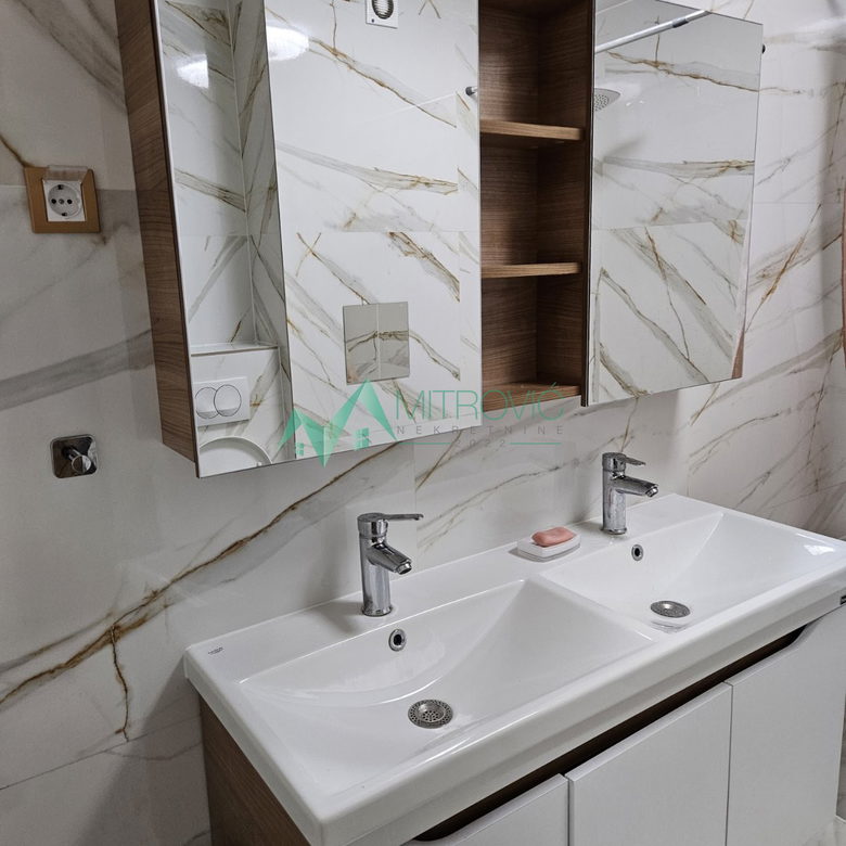 Četvorosoban stan na prodaju, Sajmište, Novi Sad, 96m², 247.200 €