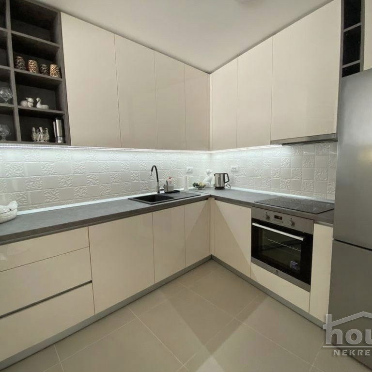 Četvorosoban stan na prodaju, Salajka, Novi Sad, 101m², 2. sprat, 360.000 €