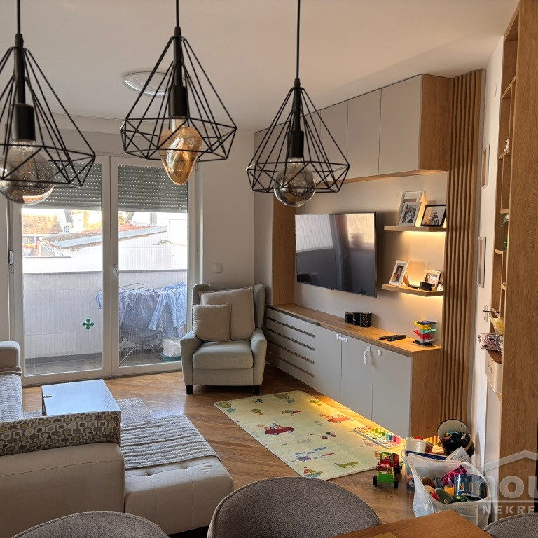 Stan Prodaja Novi Sad  82 m2