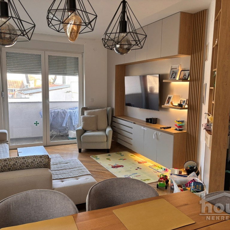 Stan Prodaja Novi Sad  82 m2