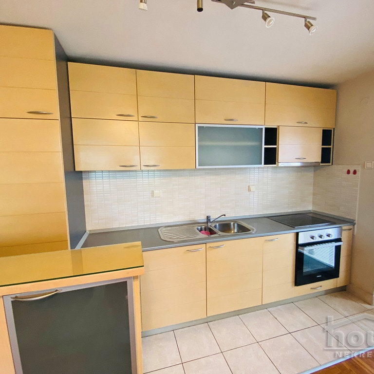 Petosoban stan na prodaju, Centar, Novi Sad, 71m², 180.250 €