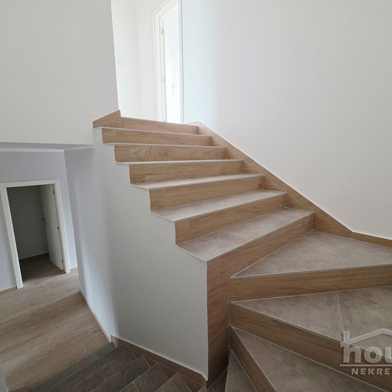 Petosoban stan na prodaju, Bulevar Patrijarha Pavla, Novi Sad, 154m², 2. sprat, 338.800 €