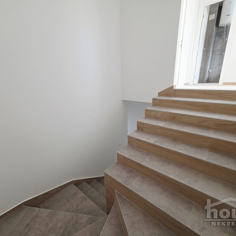 Petosoban stan na prodaju, Bulevar Patrijarha Pavla, Novi Sad, 154m², 2. sprat, 338.800 €