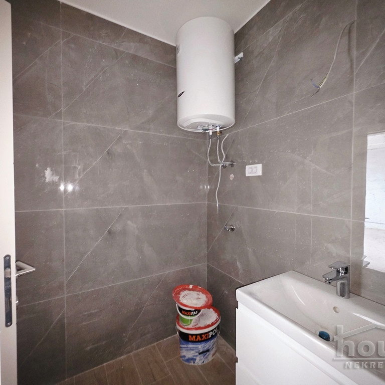 Petosoban stan na prodaju, Bulevar Patrijarha Pavla, Novi Sad, 154m², 2. sprat, 338.800 €