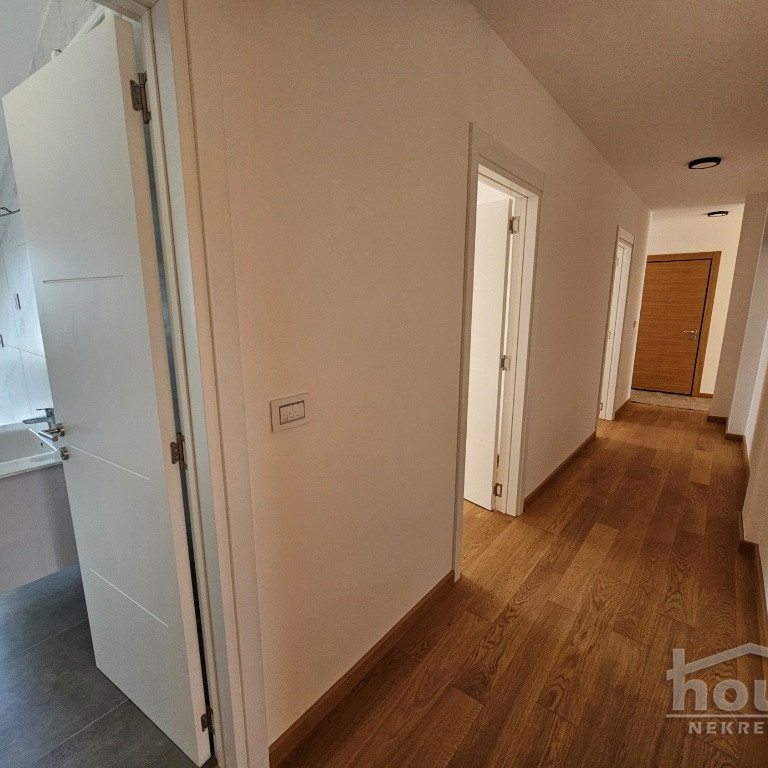 Stan Prodaja Novi Sad  185 m2
