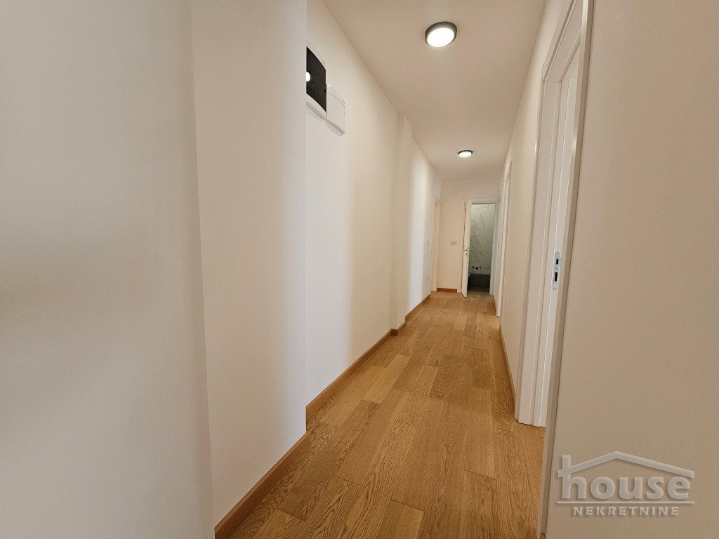 Petosoban stan na prodaju, Grbavica, Novi Sad, 185m², 7. sprat, 555.000 €