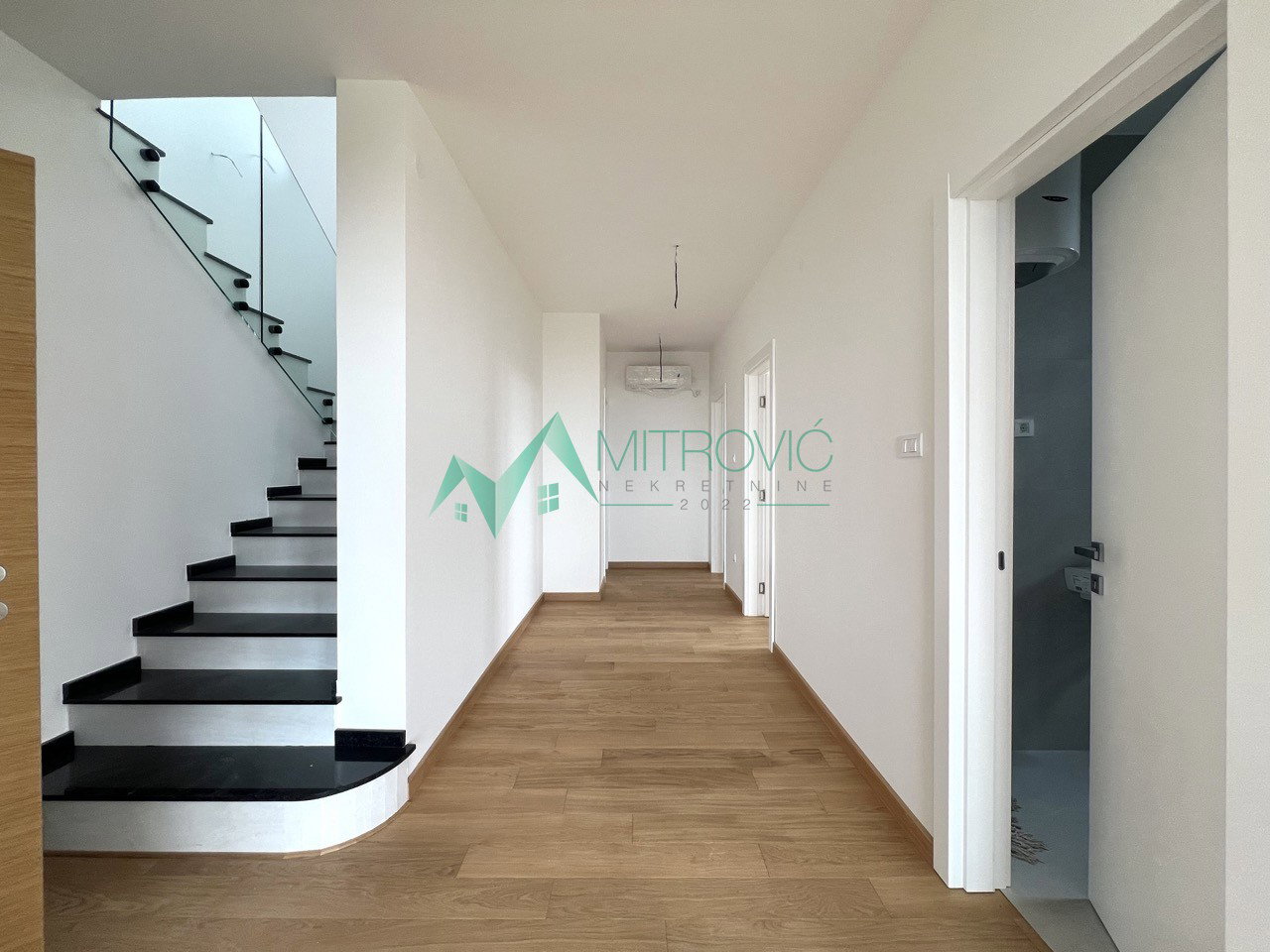stanovi-5-pe-miSeluk-1003424-sq5pp Petosoban stan na prodaju, Sremska Kamenica, Novi Sad, 143m², 356.500 €