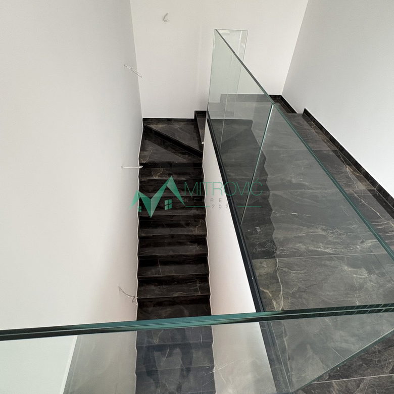Petosoban stan na prodaju, Podbara, Novi Sad, 121m², 566.500 €