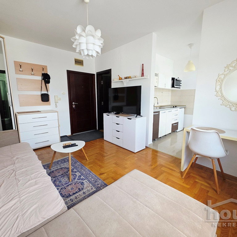 Garsonjera na prodaju, Centar, Novi Sad, 24m², 1. sprat, 95.000 €