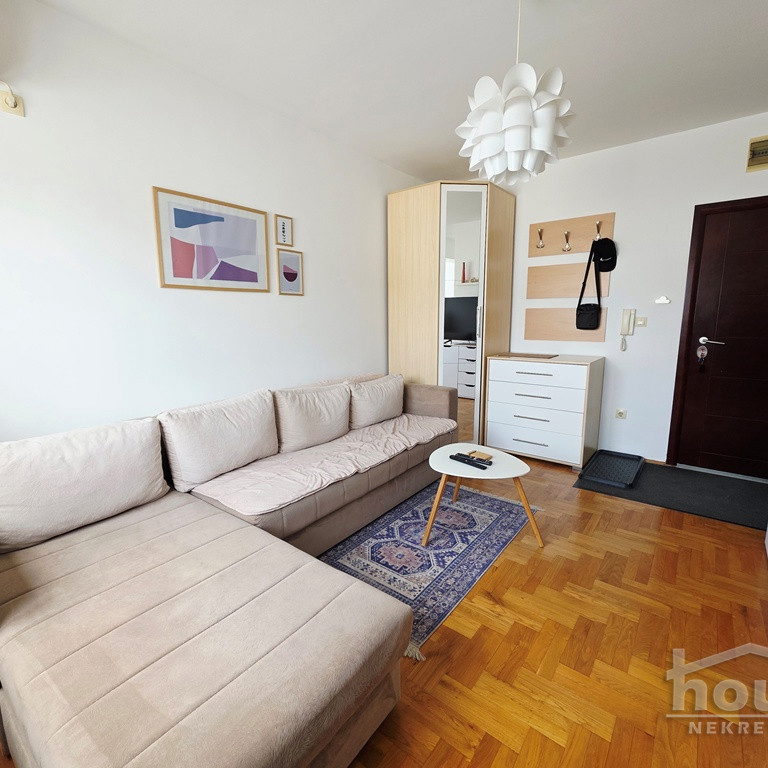 Garsonjera na prodaju, Centar, Novi Sad, 24m², 1. sprat, 95.000 €