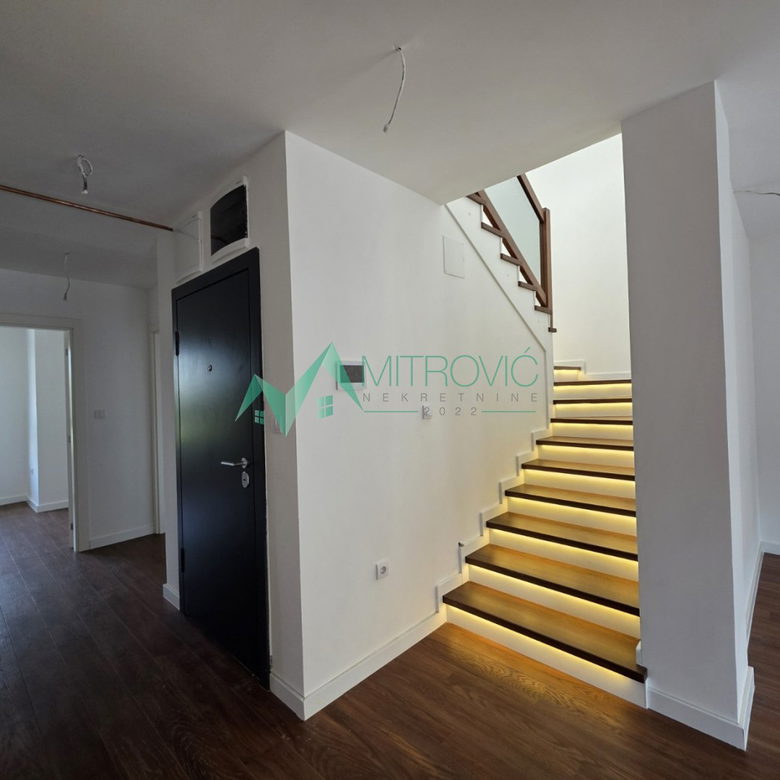 Višesoban stan na prodaju, Telep, Novi Sad, 136m², 378.216 €