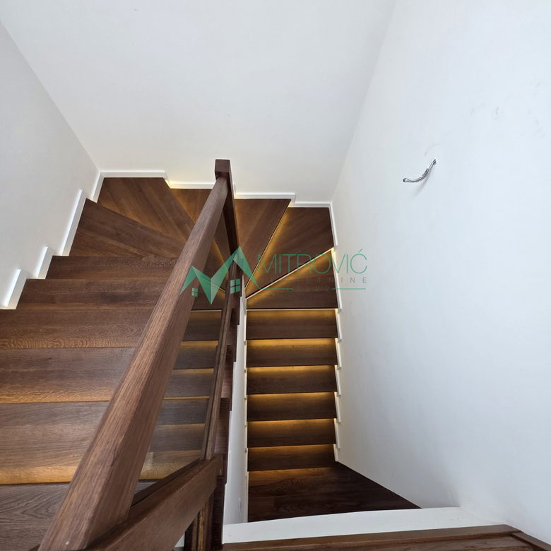 Višesoban stan na prodaju, Telep, Novi Sad, 136m², 378.216 €