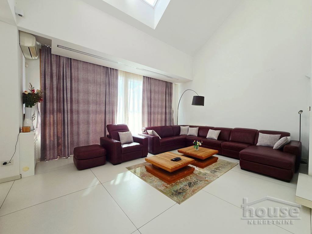 Stan Prodaja Novi Sad  352 m2