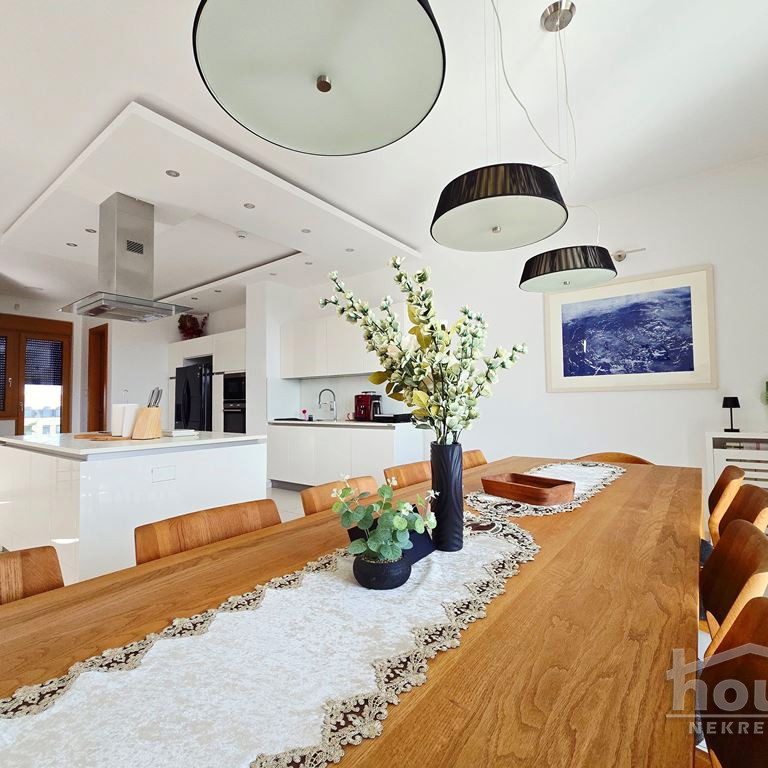 Višesoban stan na prodaju, Centar, Novi Sad, 352m², 5. sprat, 1.573.840 €