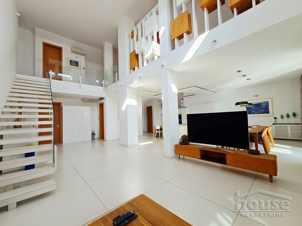 Višesoban stan na prodaju, Centar, Novi Sad, 352m², 5. sprat, 1.573.840 €