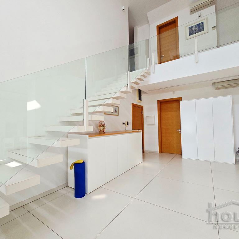 Višesoban stan na prodaju, Centar, Novi Sad, 352m², 5. sprat, 1.573.840 €