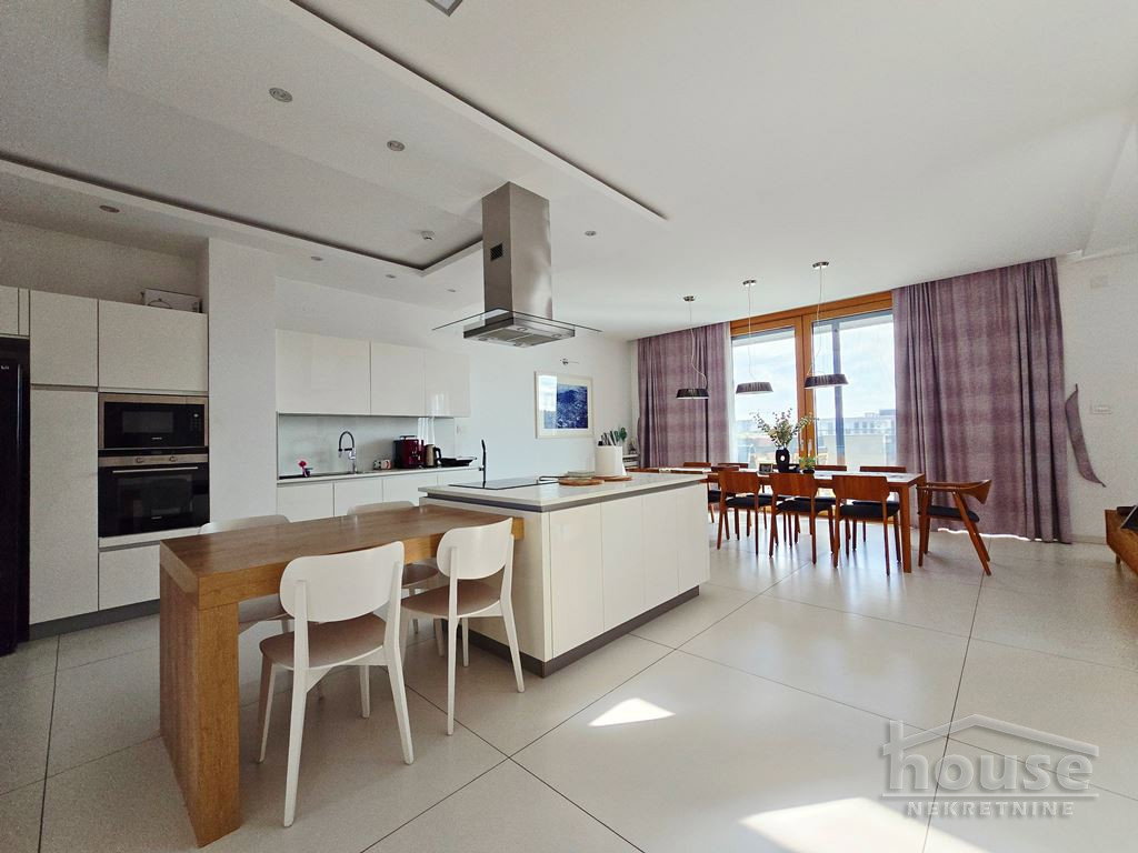 Višesoban stan na prodaju, Centar, Novi Sad, 352m², 5. sprat, 1.573.840 €