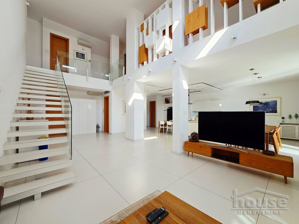Stan Prodaja Novi Sad  352 m2