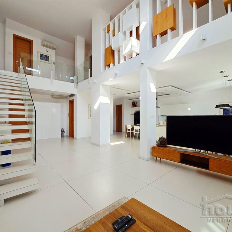 Stan Prodaja Novi Sad  352 m2