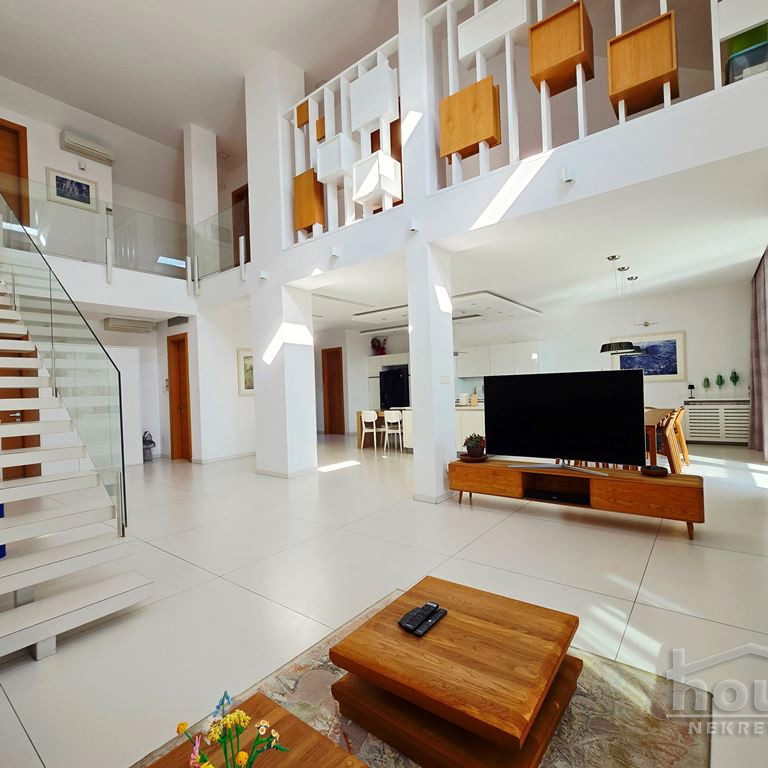Stan Prodaja Novi Sad  352 m2
