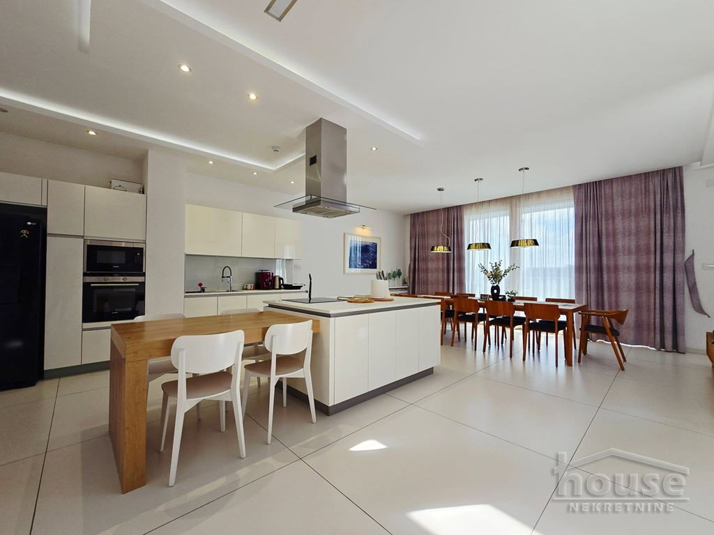 Višesoban stan na prodaju, Centar, Novi Sad, 352m², 5. sprat, 1.573.840 €